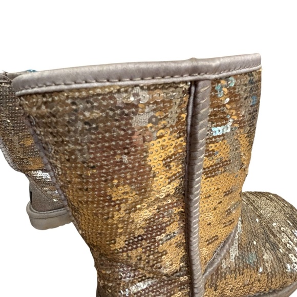 UGG classic boot gold sequin Sherpa lined size 5 US women’s - Picture 13 of 14
